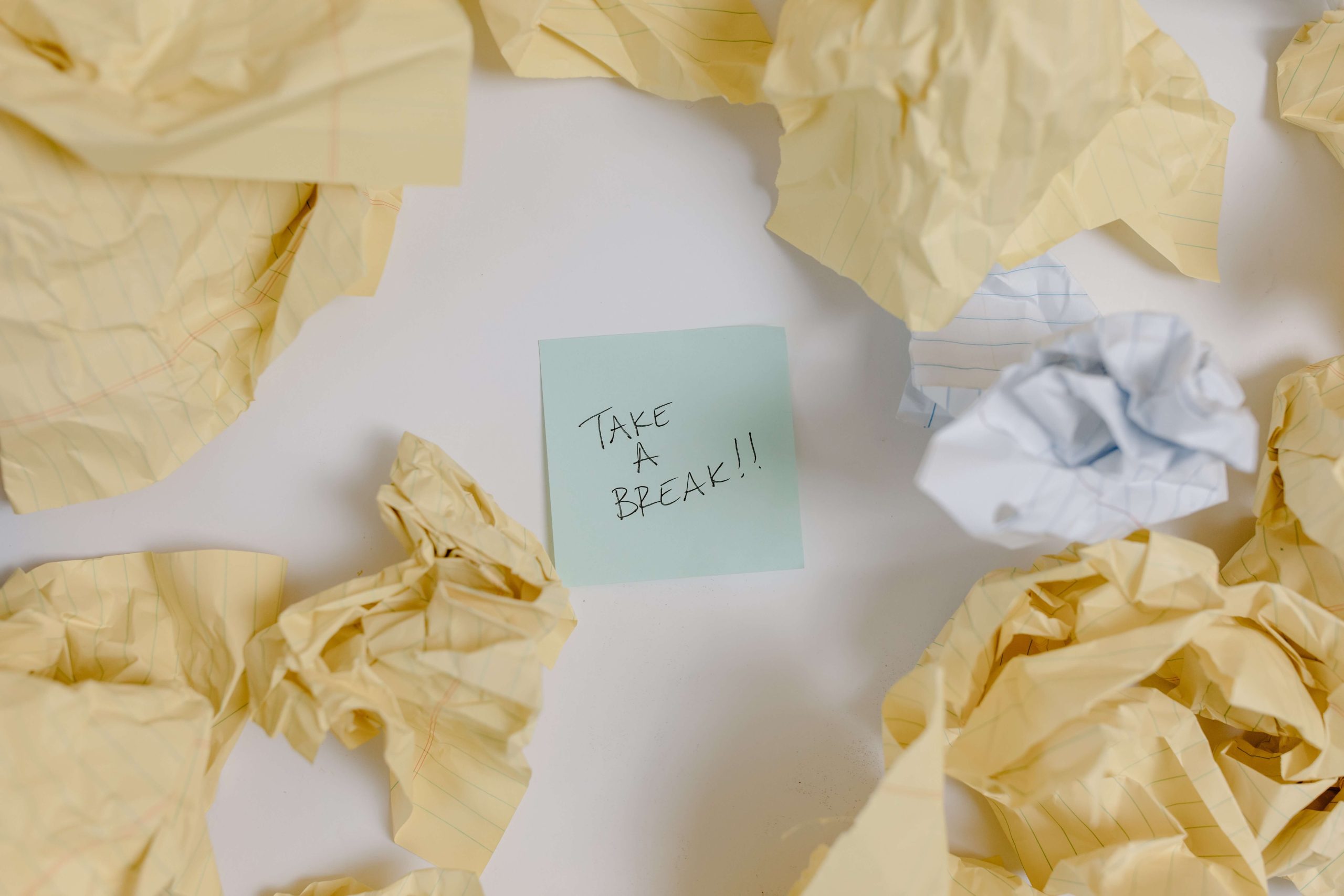 sticky note that says take a break